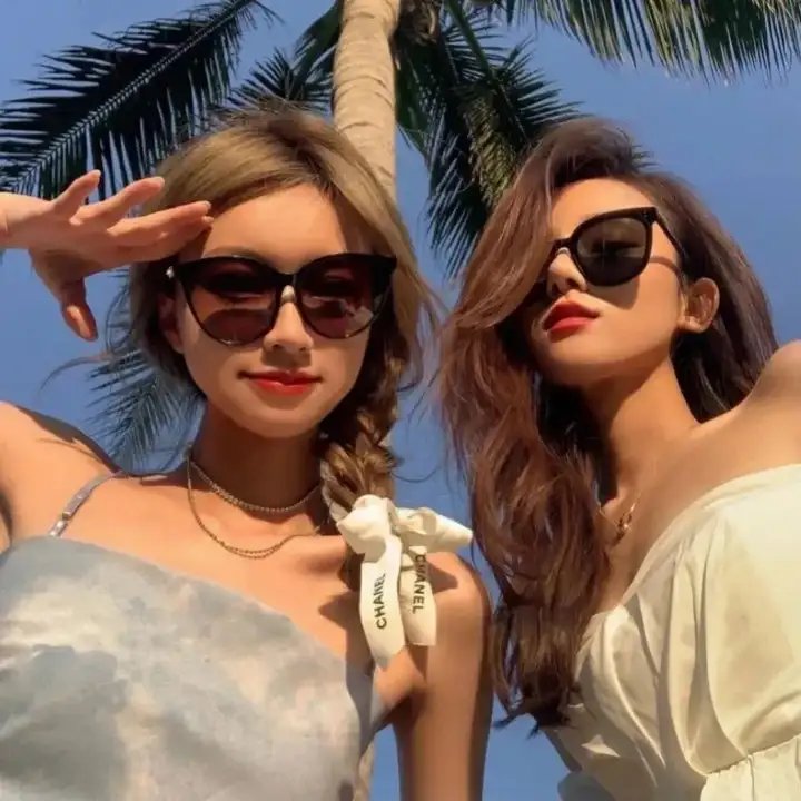 比基尼琼斯和爱的圣殿